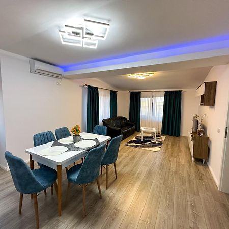 Zim Family Airport Apartment Otopeni Luaran gambar