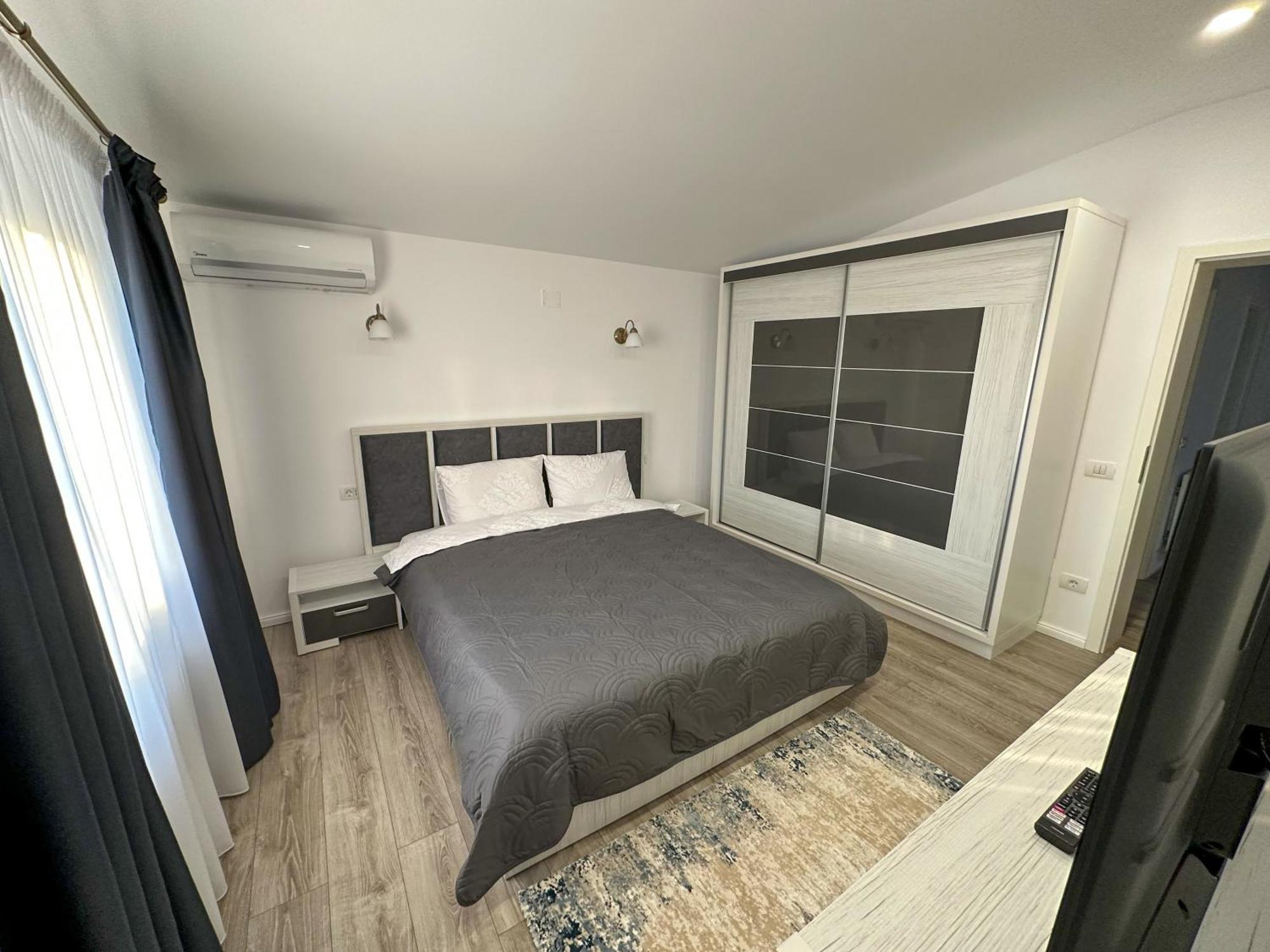 Zim Family Airport Apartment Otopeni Luaran gambar