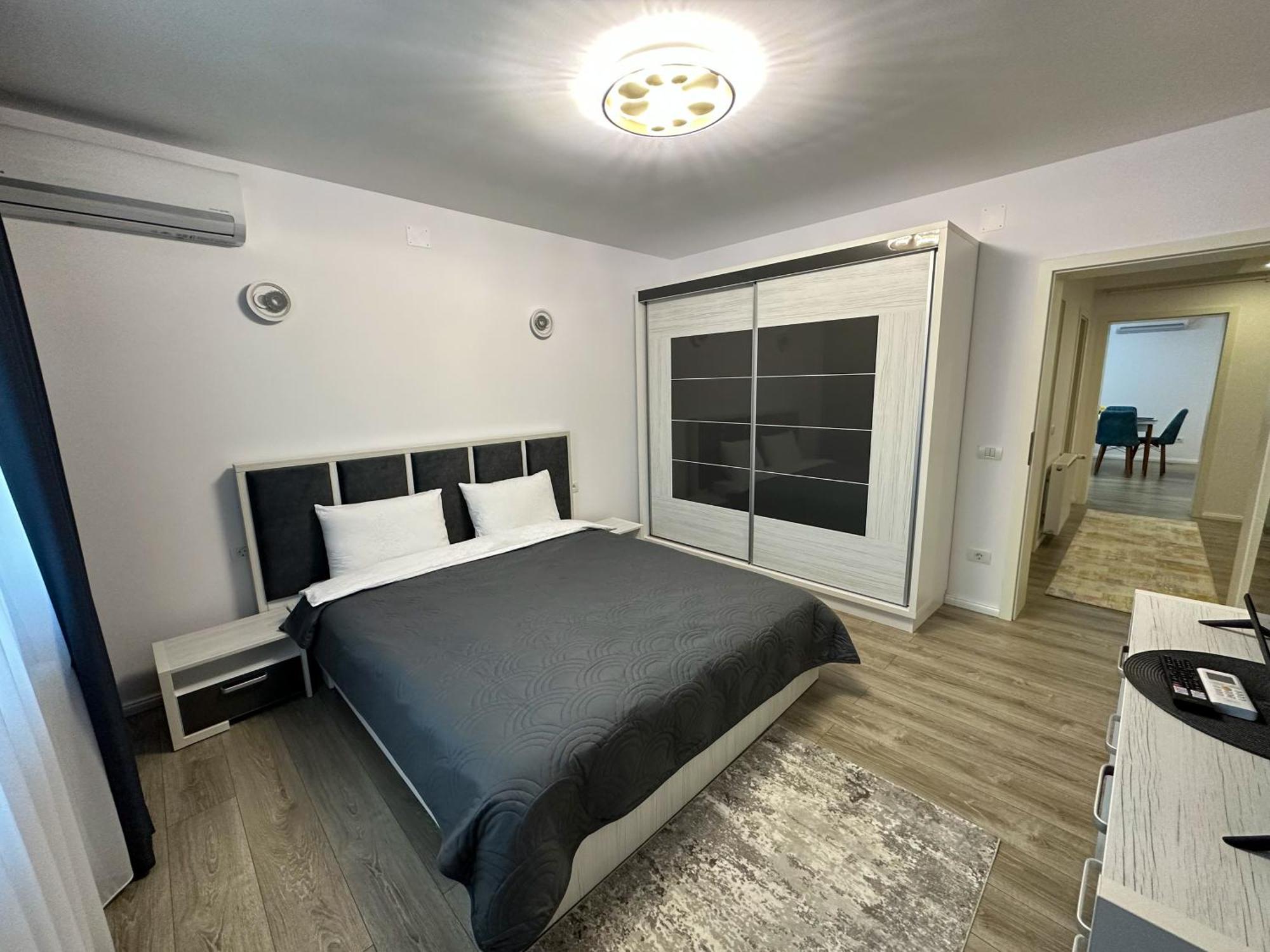 Zim Family Airport Apartment Otopeni Luaran gambar