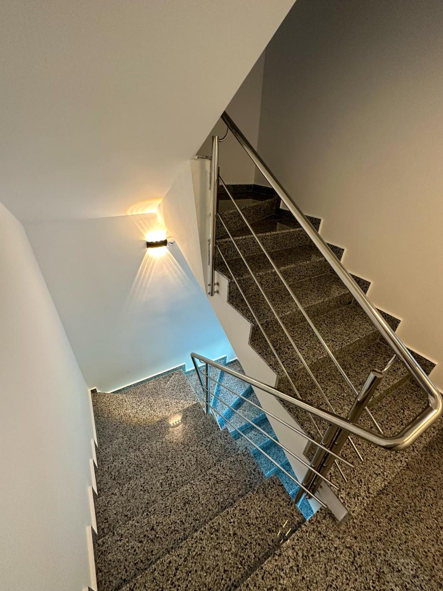 Zim Family Airport Apartment Otopeni Luaran gambar