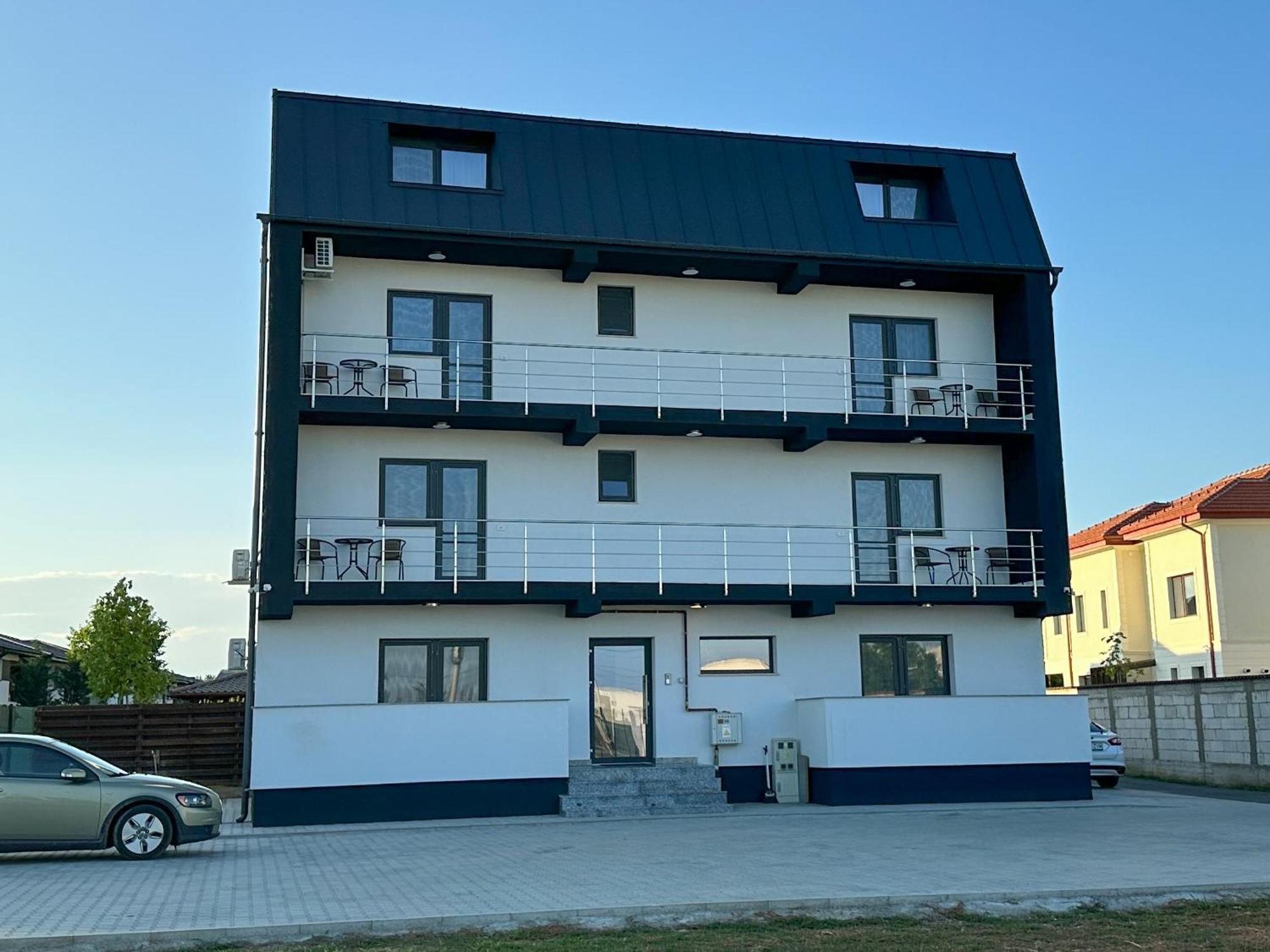 Zim Family Airport Apartment Otopeni Luaran gambar